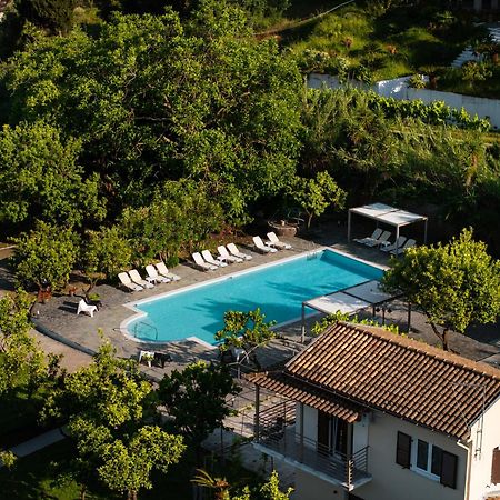 Orange Grove Suites Benitses  Dış mekan fotoğraf