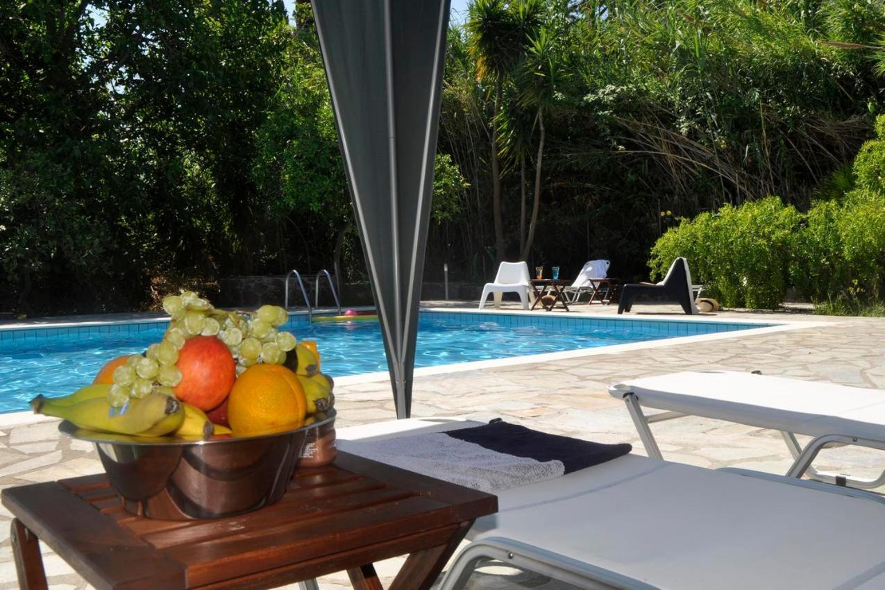 Orange Grove Suites Benitses  Dış mekan fotoğraf