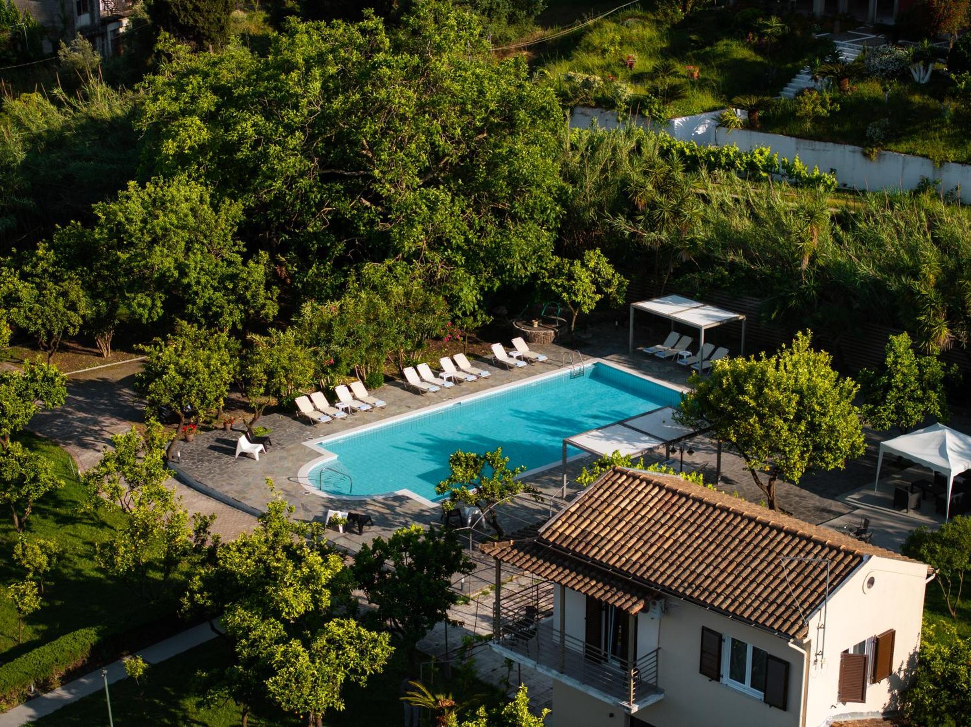 Orange Grove Suites Benitses  Dış mekan fotoğraf